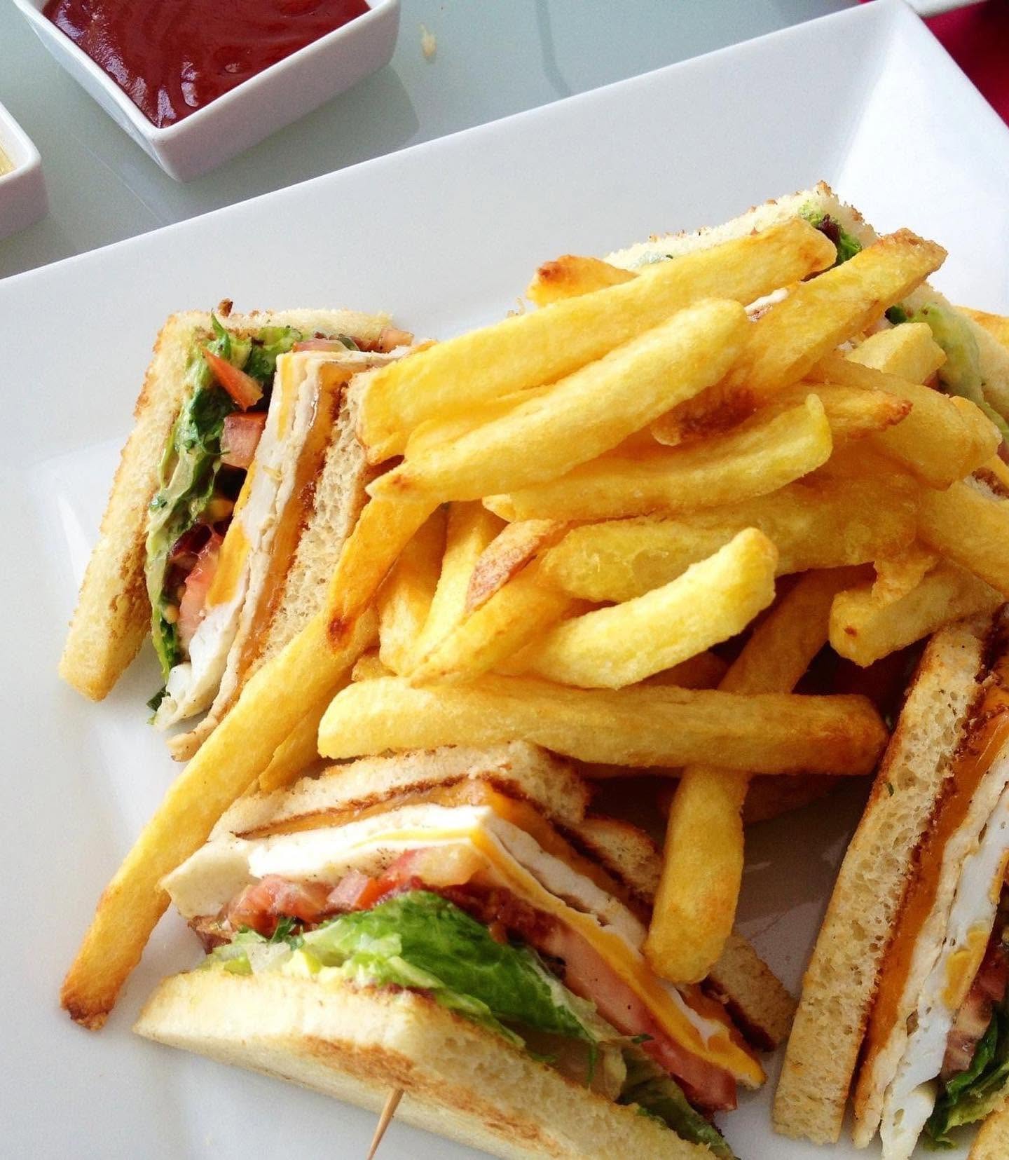 Club Sandwich & Fries