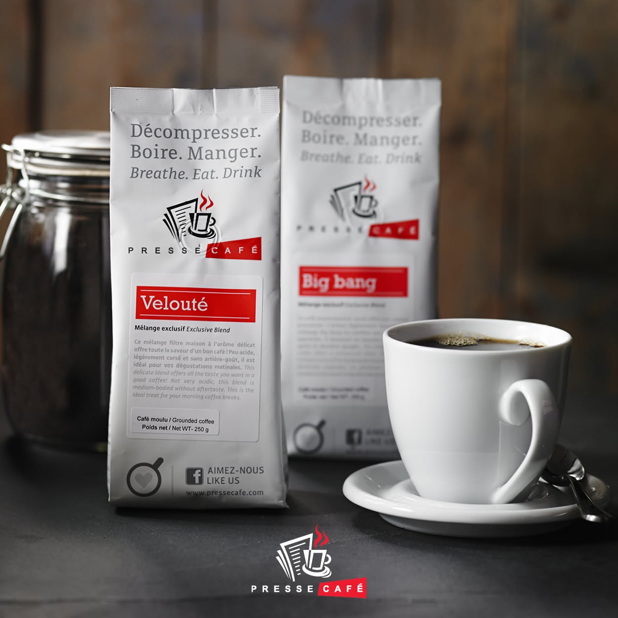 Presse Café 100% Arabica coffee beans in a 1 kg bag next to a freshly brewed cup